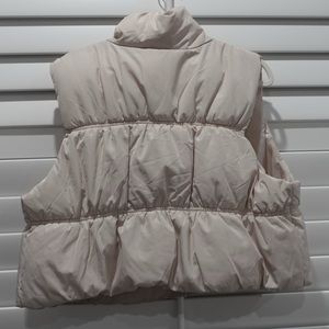H&M crème puffer vest!